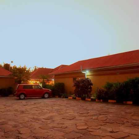 Palm Star Motel Fort Portal Eksteriør billede