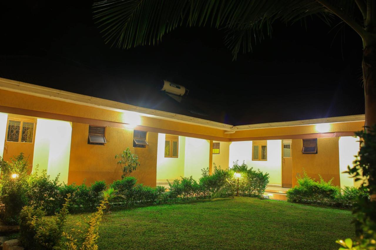 Palm Star Motel Fort Portal Eksteriør billede