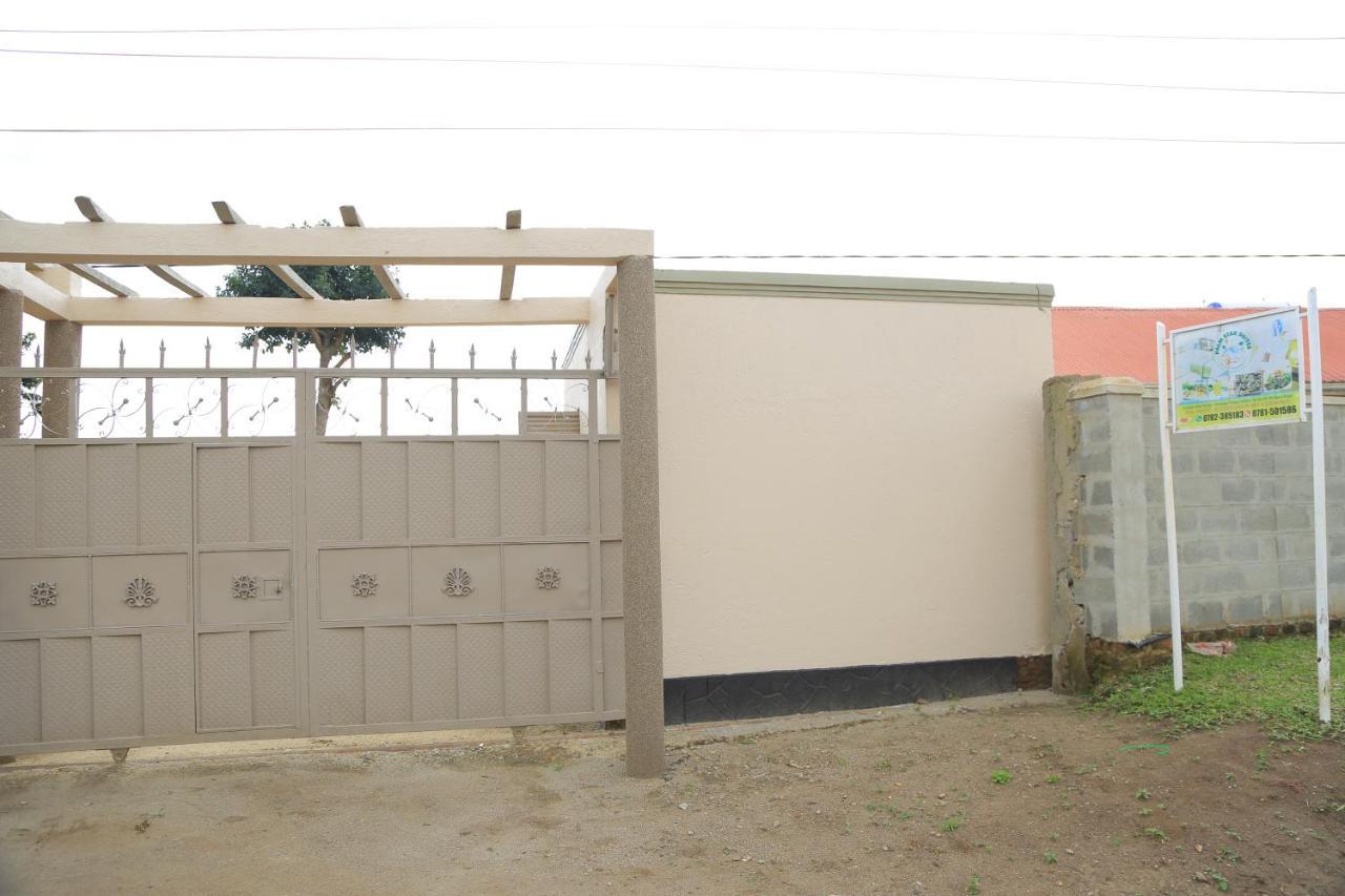 Palm Star Motel Fort Portal Eksteriør billede