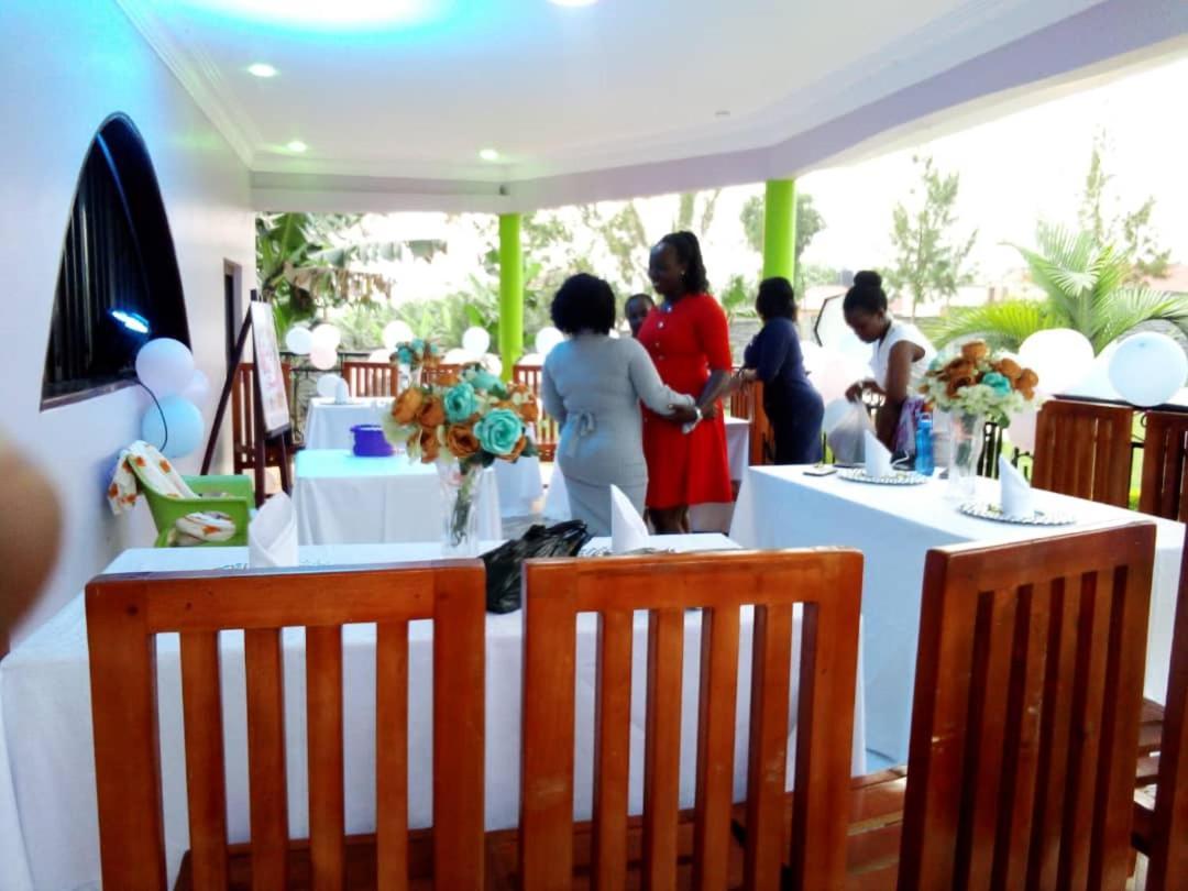 Palm Star Motel Fort Portal Eksteriør billede