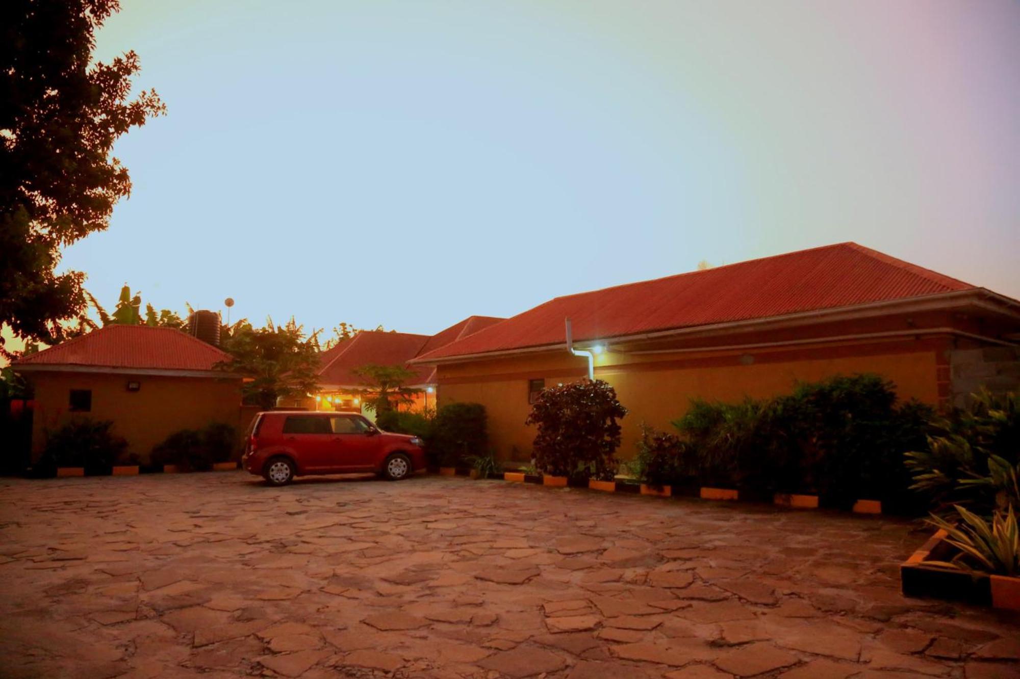 Palm Star Motel Fort Portal Eksteriør billede