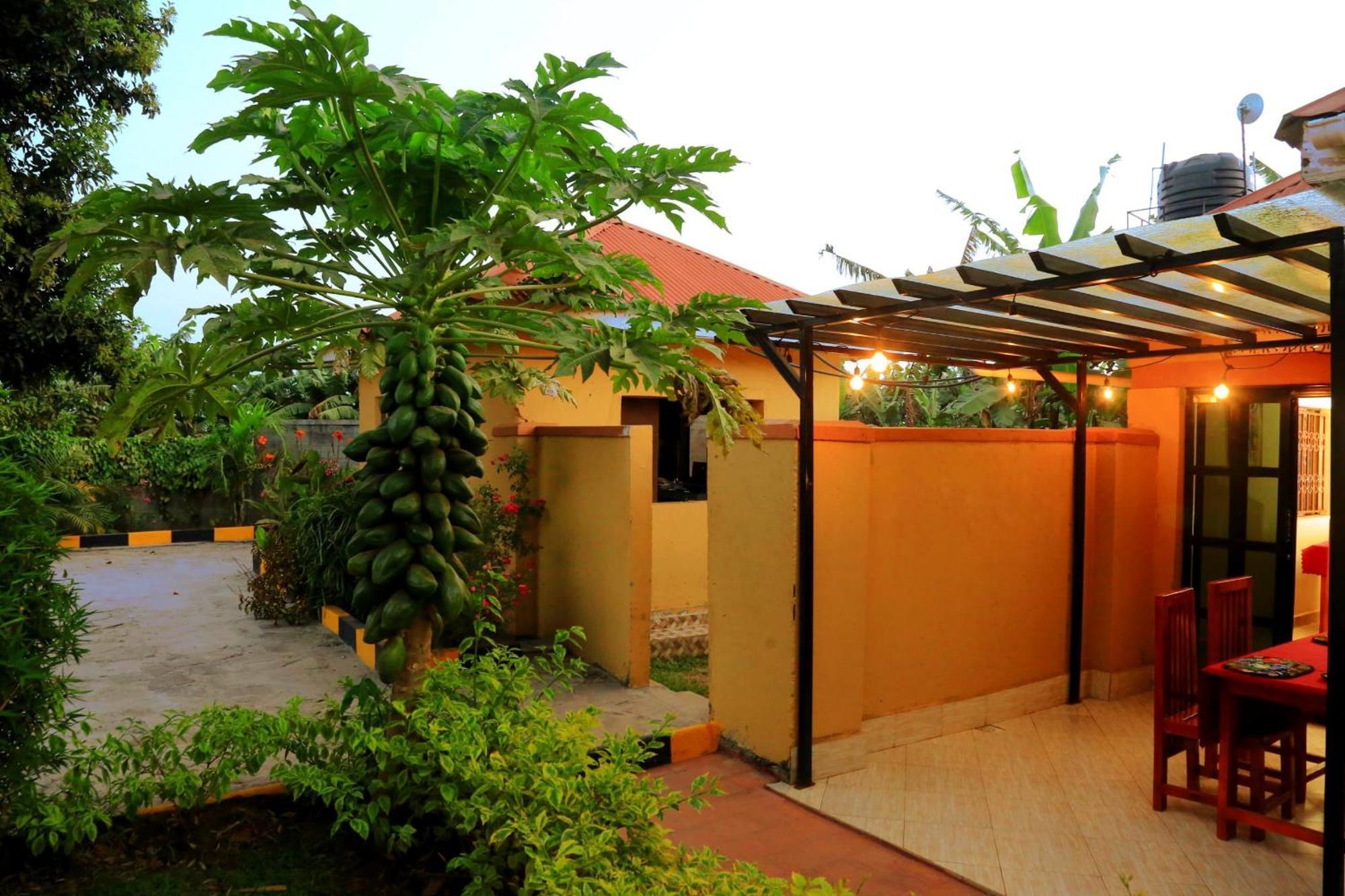 Palm Star Motel Fort Portal Eksteriør billede