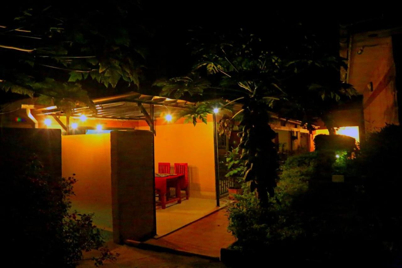 Palm Star Motel Fort Portal Eksteriør billede